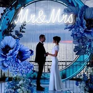 Personalize your wedding reception with the sweet look of our Mr. & Mrs. Neon Wedding Sign.